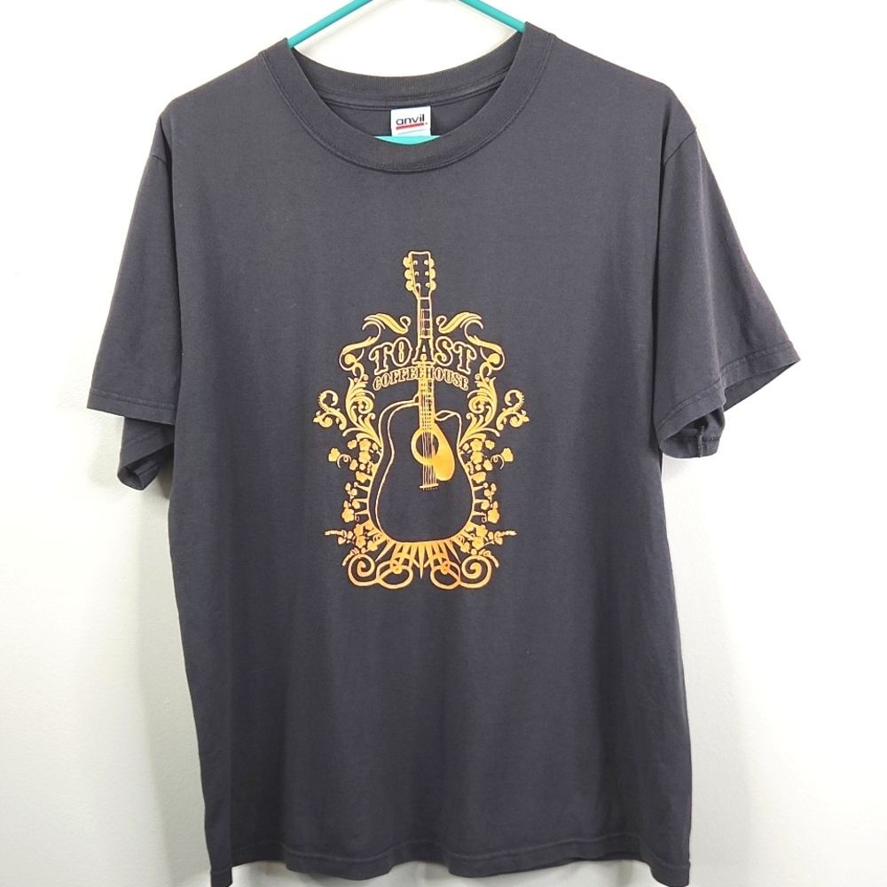Anvil Pre-Shrunk Toast Coffeehouse Acoustic Guitar Frontside Graphic Tee Medium